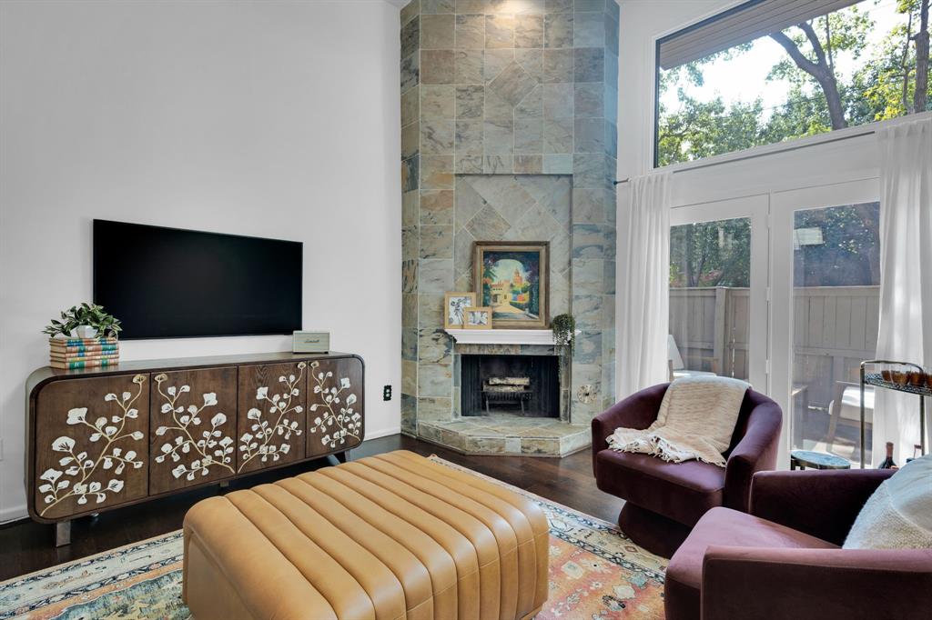 4310 Bowser Avenue 105