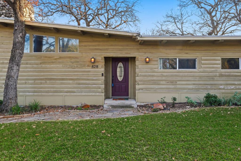 828 Highland Village Road