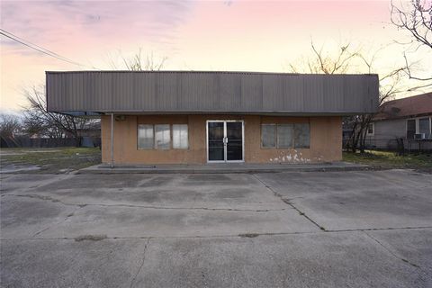 903 S OAK Avenue Mineral Wells TX 76067