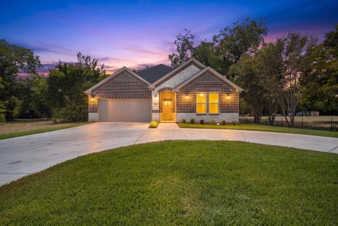 Photo of 4519 Rosehill Road, Garland, TX 75043 (MLS # 21372029)