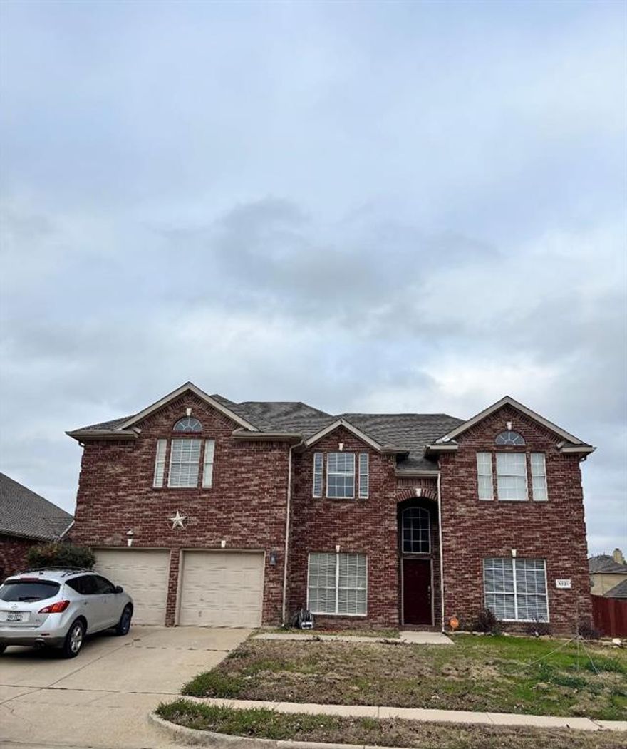 Expansive 5-bedroom, 3.5-bath corner lot residence featuring an office and a lovely covered patio. The living room, equipped with a fireplace, seamlessly connects to the breakfast area and kitchen. The kitchen boasts an island, breakfast bar, and walk-in pantry that leads to the dining room. The master suite includes dual vanities, a separate shower, a garden tub, and a walk-in closet. On the upper level, there is a family room, four additional bedrooms, and two full bathrooms. Located within Keller ISD, this home offers convenient access to shopping, entertainment, dining, and major highways. Fridge stays.