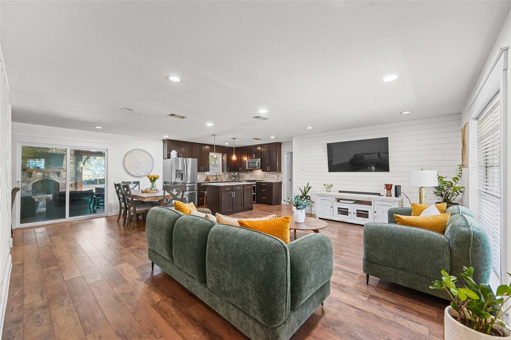 300 E Pecan Street