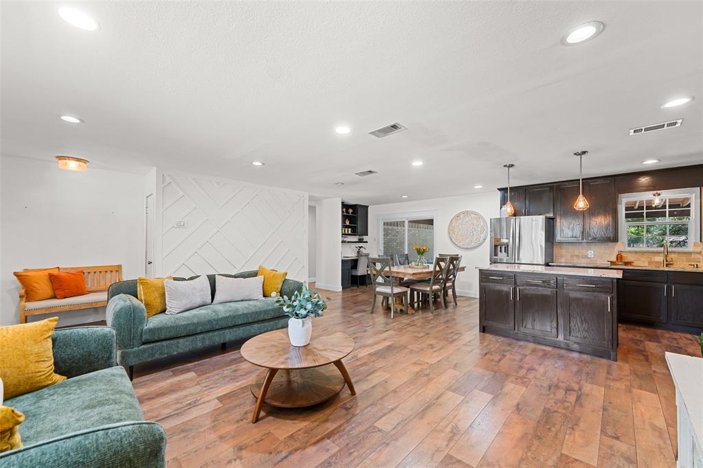 300 E Pecan Street