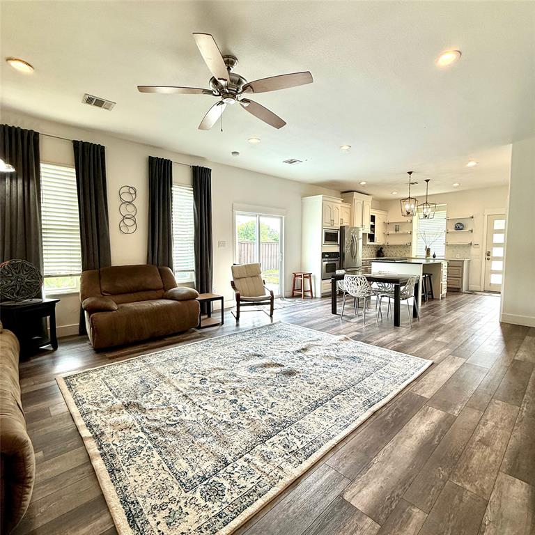 633 Rose Garden Drive 3