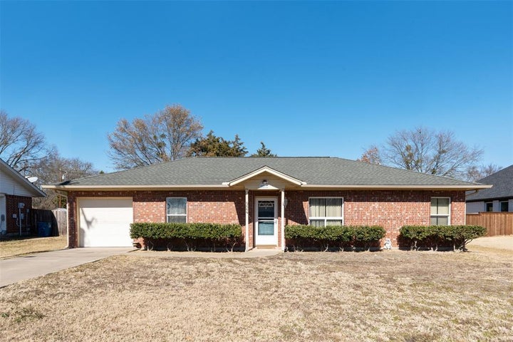 Photo 1 of 29 — 924 Guam Street, Tool, TX 75143