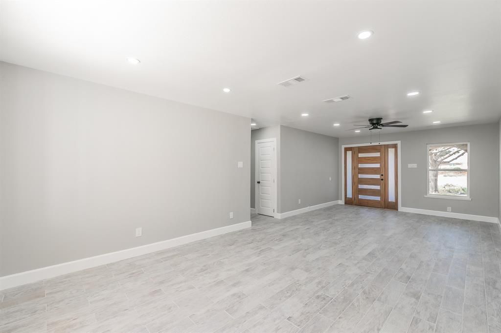 Photo of 722 S Walker Street, Mesquite, TX 75149 (MLS # 21037082)