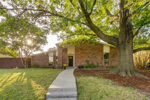 Photo of 425 Woodhill Drive, Coppell, TX 75019 (MLS # 21090871)