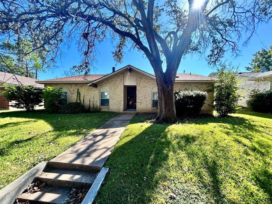 Very nice spacious 3 bedroom 2 full bath in a stablish neighborhood new flooring new roof freshly painted, light fixtures and many other improvement just to mention a few.