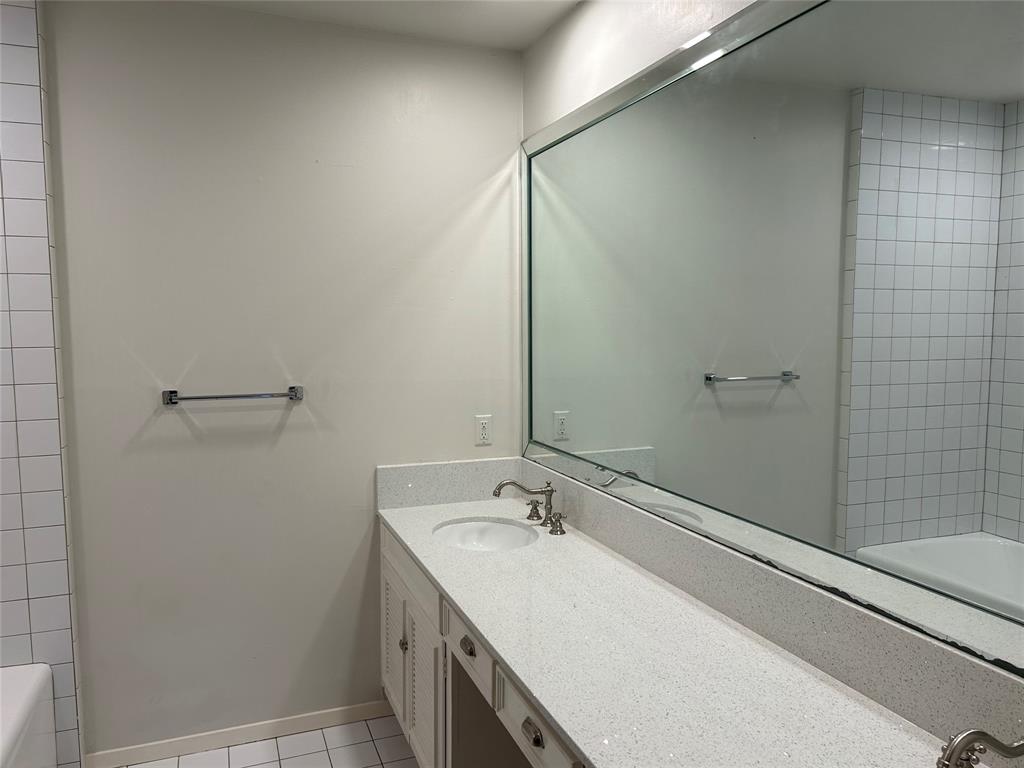 Diamond Head Condos - Residential Lease