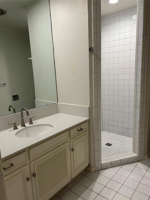 Diamond Head Condos - Residential Lease