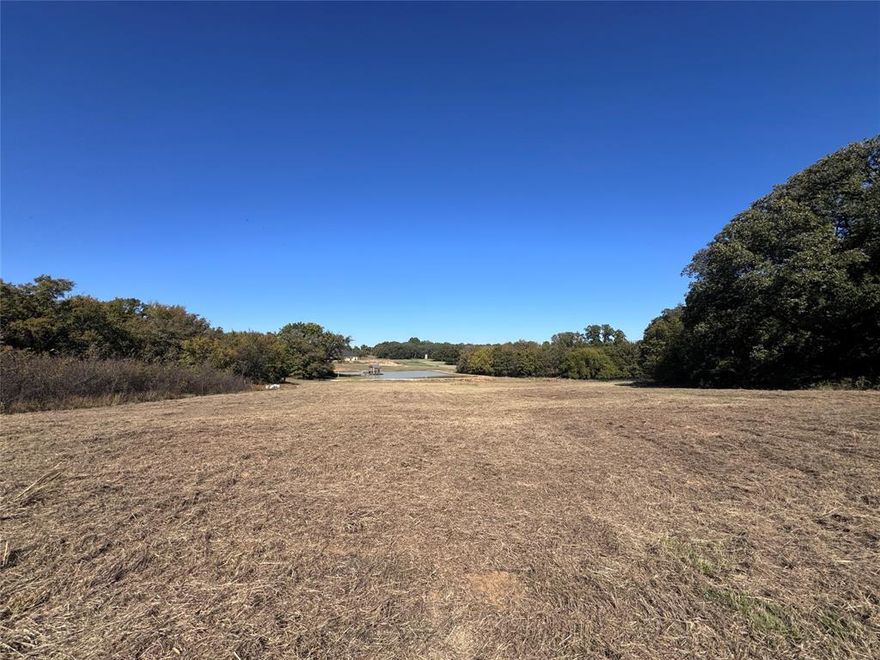 10 acre tract with huge oaks and open pasture.  Beautiful views!  Bring your own custom home builder and make this gorgeous property your forever home. Co op water and electric at the road. Valley View school district!
