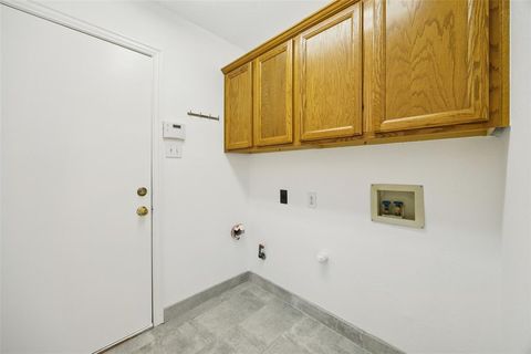 Tiny photo for 9325 Vista Circle, Irving, TX 75063 (MLS # 21197467)