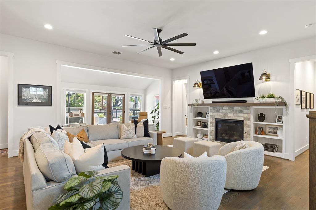 318 Oakcrest Drive