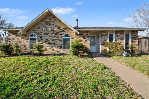 Photo of 750 Greenhill Lane, Grand Prairie, TX 75052 (MLS # 21188198)