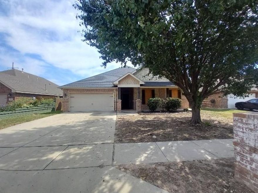 Great chance to own your own home!! Come see this 3 bedroom, 2 bathroom brick home just waiting for your family to call it home!  Nice kitchen for family gatherings open to living area with fireplace. This one wont last long! Property is subject to a 3 day First Look Period. Seller will negotiate after
that period expires. Cash offers require 10% EMD or $1000 minimum, which ever is greater and all financed offers require 1%EMD or $1000 minimum. The seller does not accept blind offers, escalation clauses or wholesalers. Buyer and Buyers Agent to verify all information