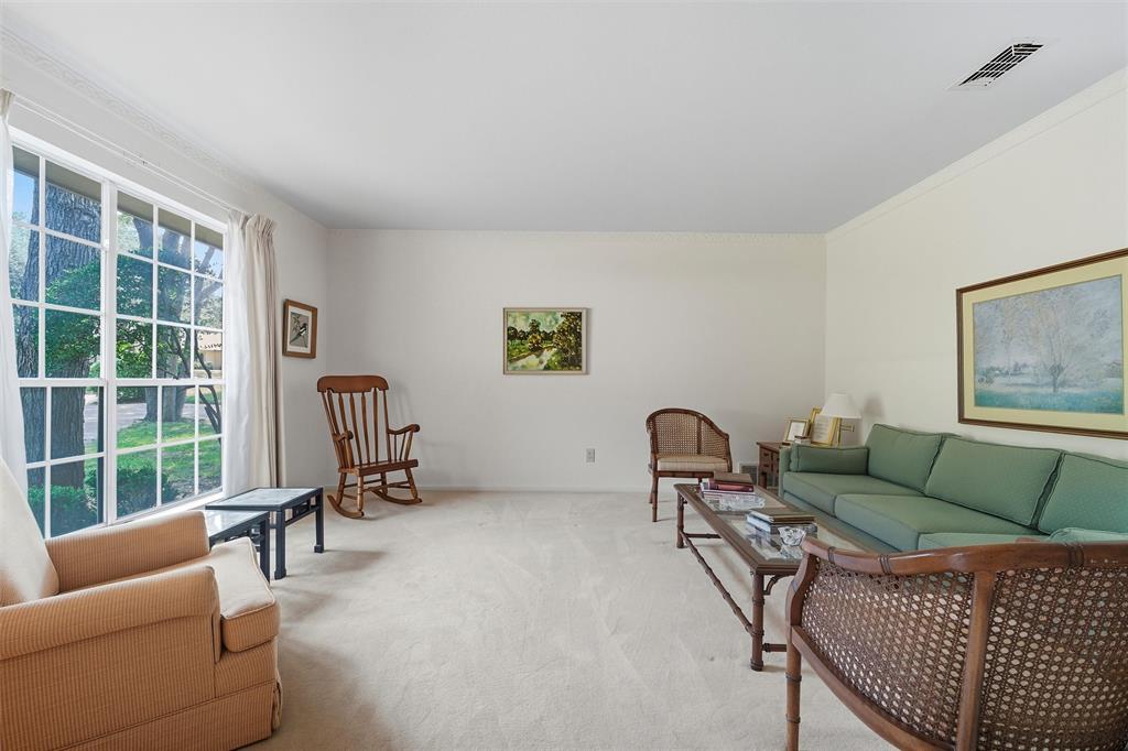 1204 Greenbriar Lane