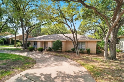1204 Greenbriar Lane Arlington TX 76013