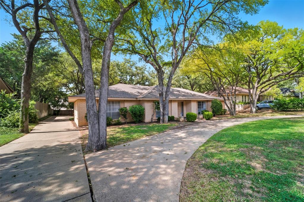 1204 Greenbriar Lane
