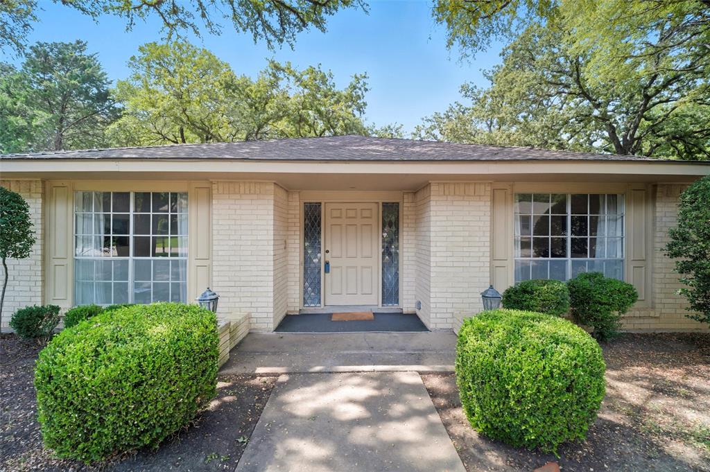 1204 Greenbriar Lane