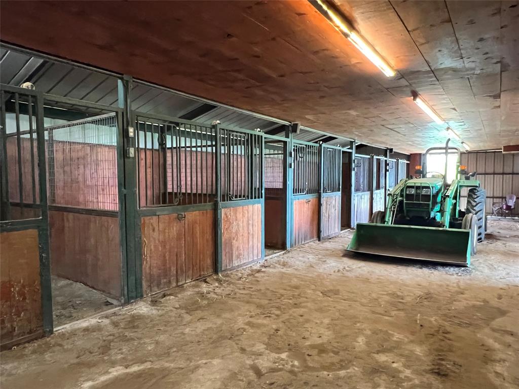 H.T. & B. RR. CO. SURVEY, ABSTRACT NO. 422 - Land