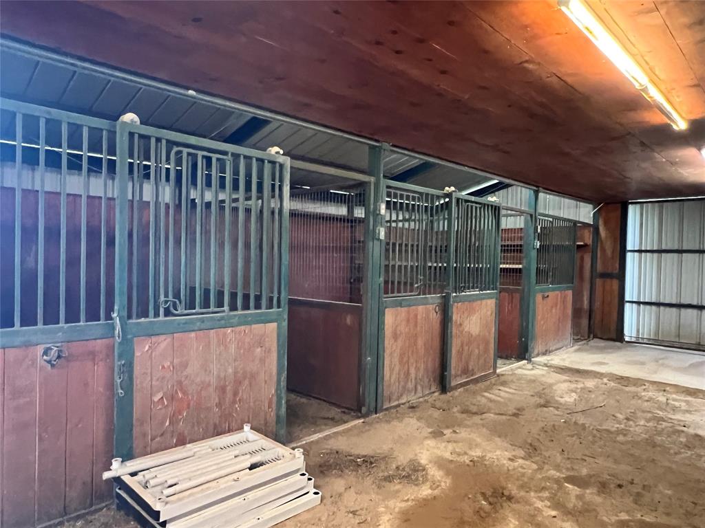 H.T. & B. RR. CO. SURVEY, ABSTRACT NO. 422 - Land