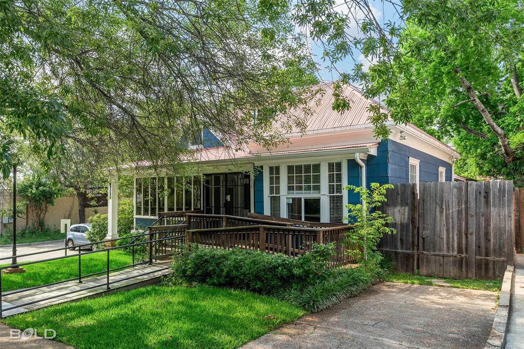 678 Egan Street