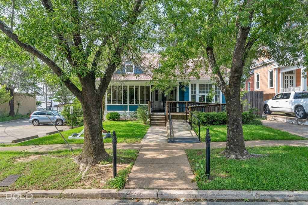 678 Egan Street