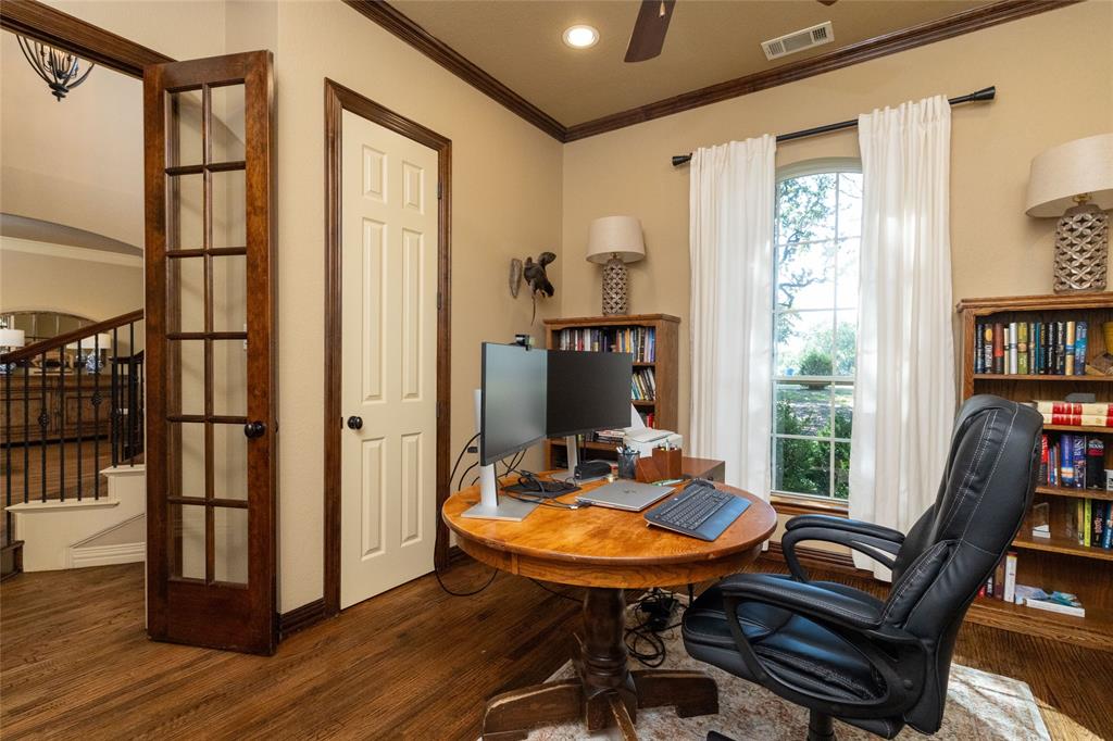 201 N Oakvista Court