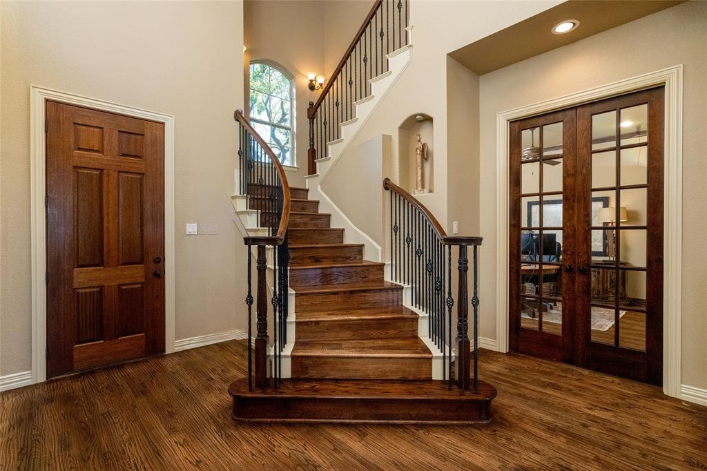 201 N Oakvista Court