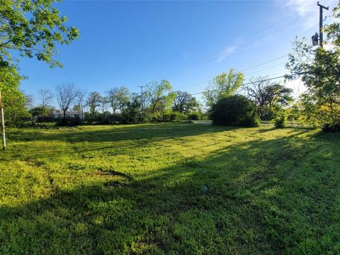 Photo of 1603 Amanda Avenue, Fort Worth, TX 76105 (MLS # 21097317) Photo of 1603 Amanda Avenue, Fort Worth, TX 76105 (MLS # 21097317)