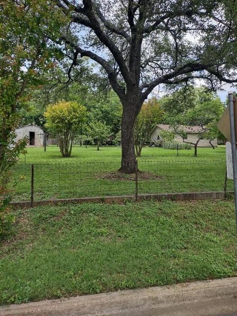 608 N Harrison Street West TX 76691