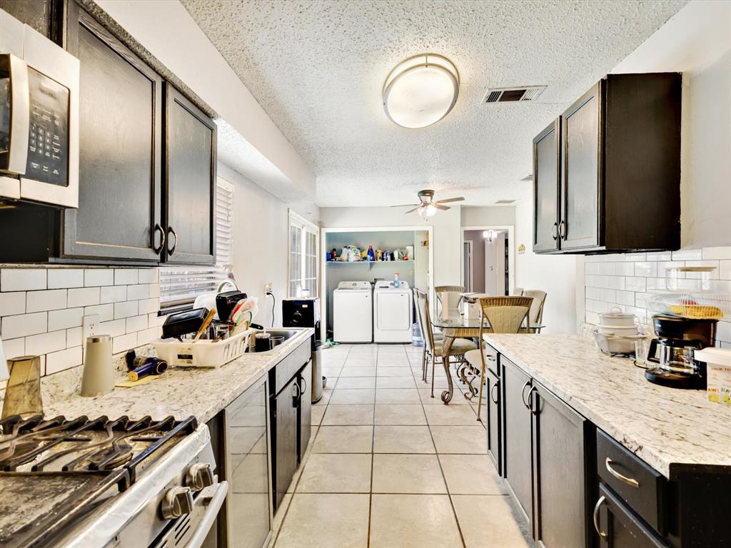 706 N Carrier Parkway