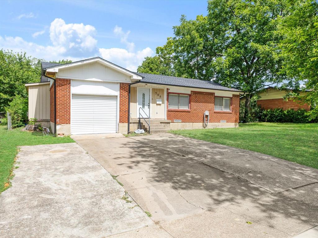 706 N Carrier Parkway
