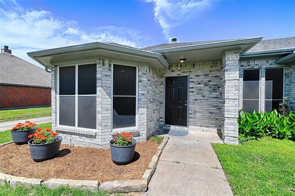 Photo of 1905 Bent Brook Drive, Mesquite, TX 75181 (MLS # 21231512)