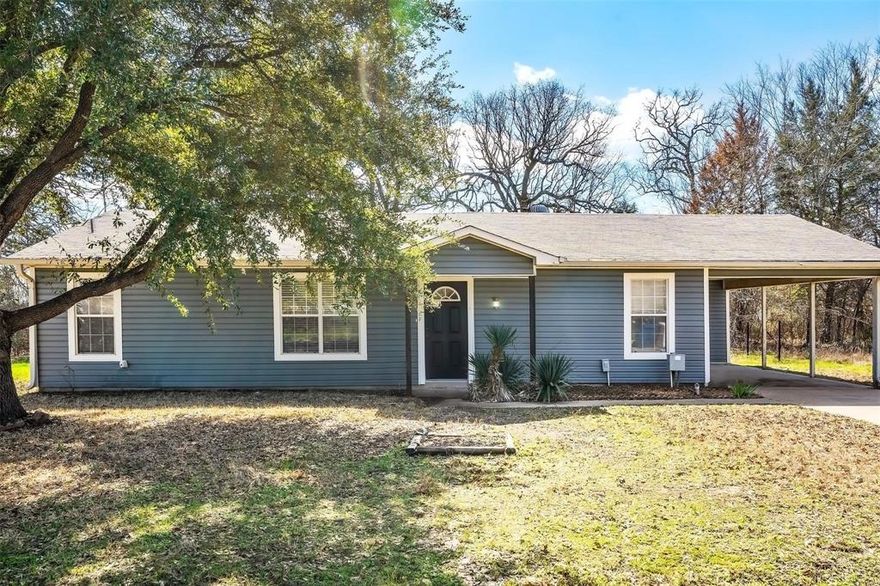 **FALL LEASE SPECIALS AVAIL** This charming home with split bedrooms and an open floor plan is located in the Paradise Bay Community of Tool.  The Cathedral ceilings and wood flooring, the primary suite with a generous walk-in closet has an abundance of storage.  The separate utility room has overhead storage for all your laundry needs.  Minutes to local restaurants, activities at the park, and access to the lake.  This one has it all!