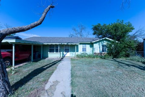1103 Fifth Avenue Coleman TX 76834
