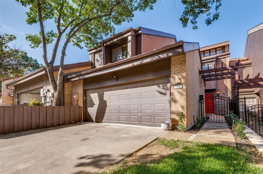 704 Oakwood Trail