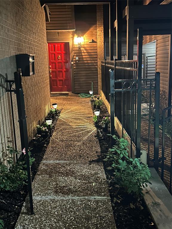 704 Oakwood Trail