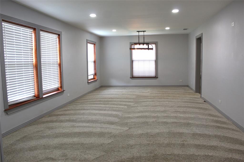 304 W Live Oak Street