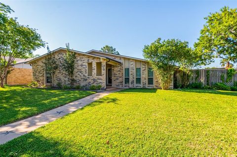 Photo of 2200 Marble Falls Drive, Carrollton, TX 75007 (MLS # 21262159)