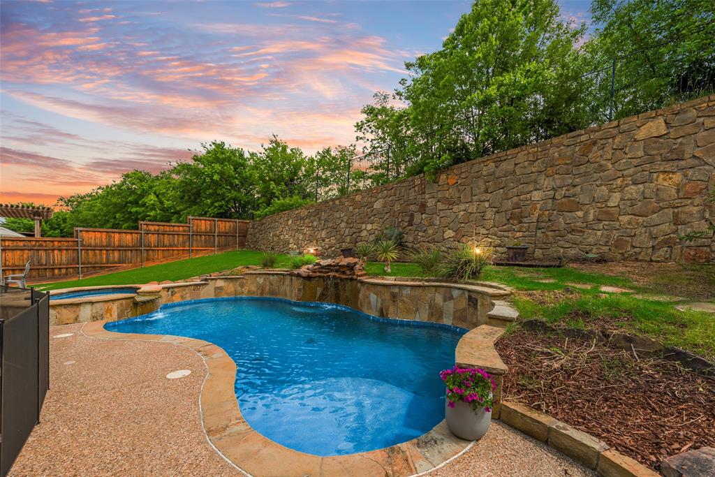 5905 Waterford Lane