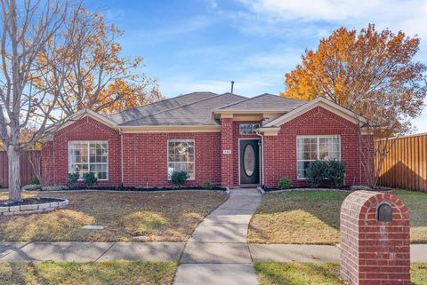 Photo of 734 Yale Drive, Allen, TX 75002 (MLS # 21136488)