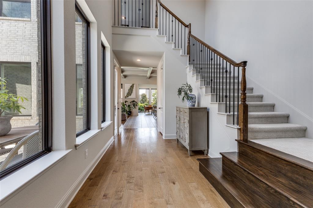 933 Sydney Lane