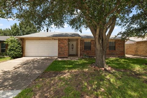 Property photo of 5529 Gates Drive, The Colony, TX 75056