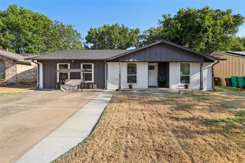 Photo of 1800 Emery Street, Denton, TX 76201 (MLS # 21380648)