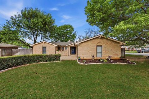 Photo of 1917 Hurstview Drive, Hurst, TX 76054 (MLS # 21190482)