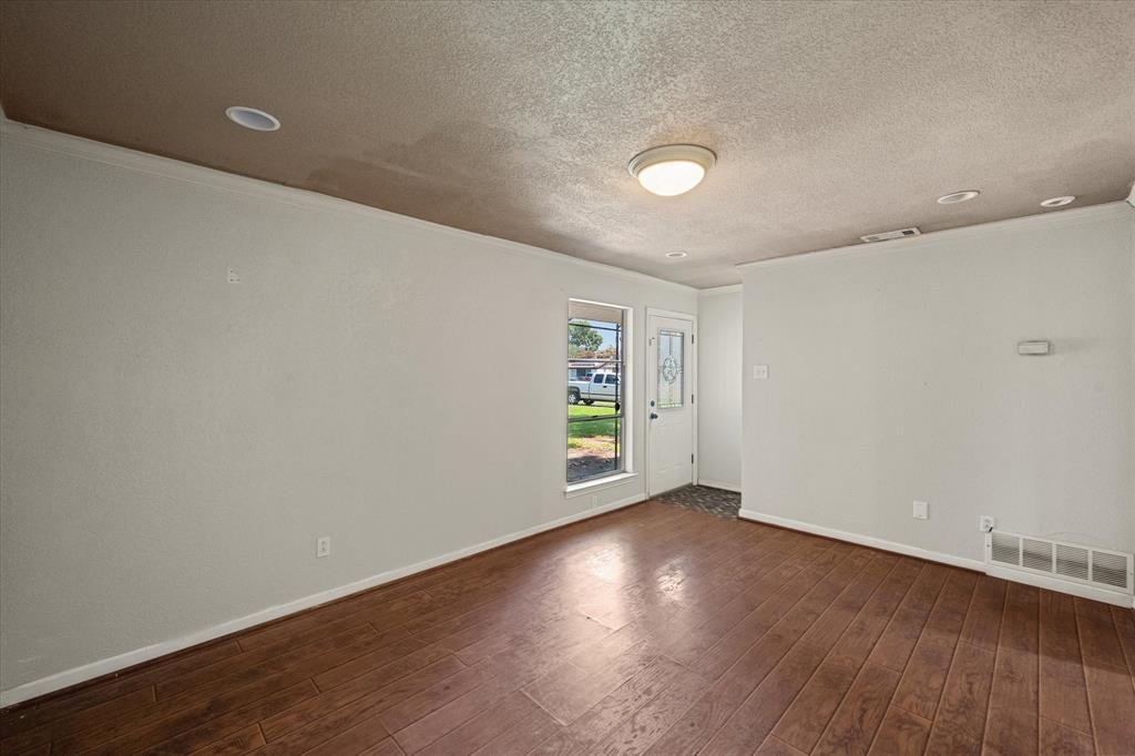 3906 Lagoon Circle
