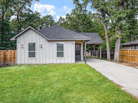 Photo of 82 Indian Harbor Drive, Mabank, TX 75156 (MLS # 21388217)