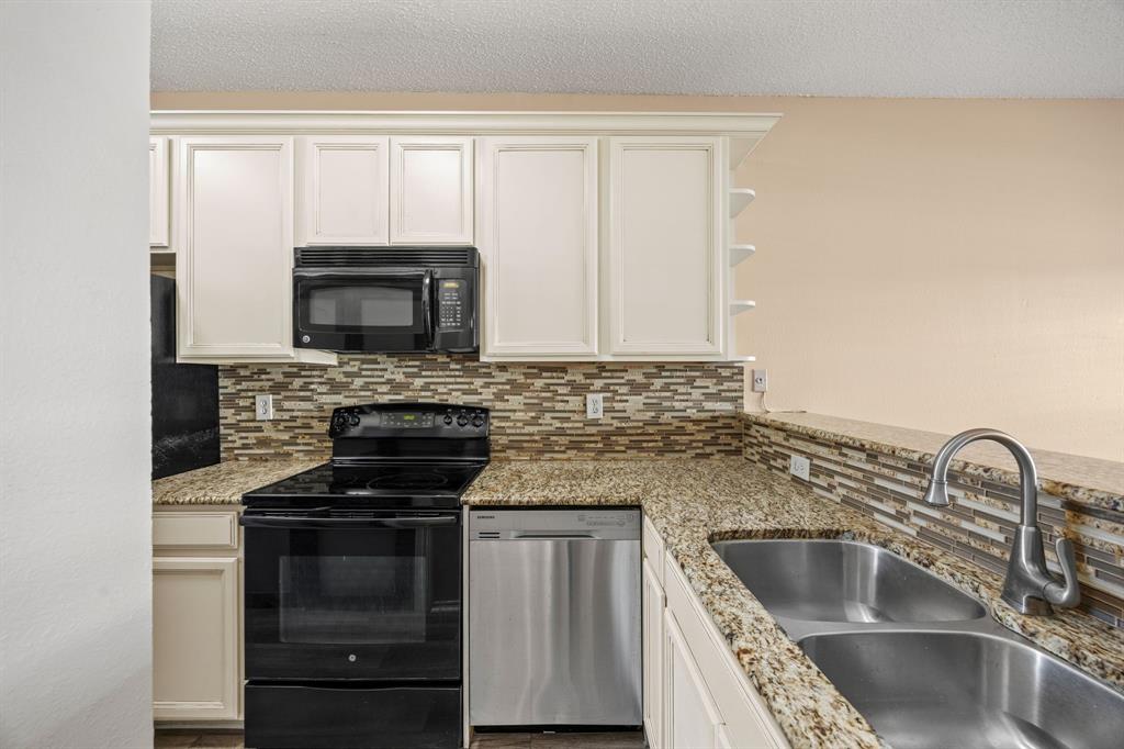 Lovers Lane Condos Ph 01 04 - Residential