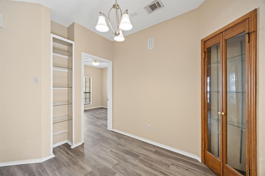 Lovers Lane Condos Ph 01 04 - Residential